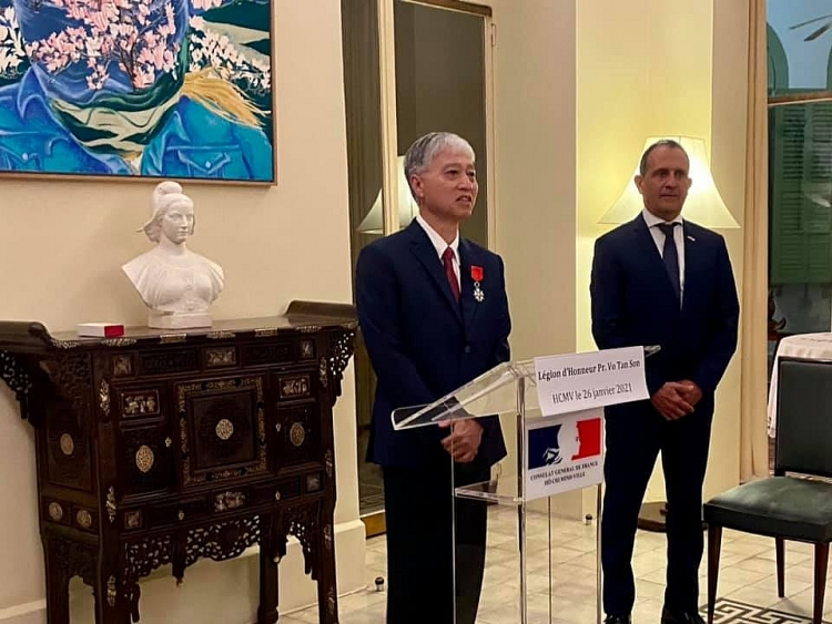 Medical university former rector honoured for boosting relationship with France